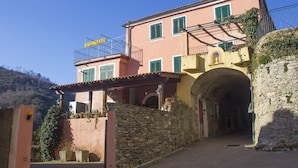 Front of property - Albergo Locanda Borgo Antico (Orco Feglino)