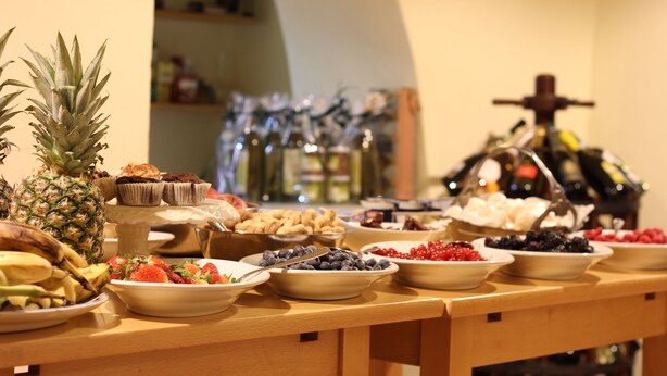 Free daily local cuisine breakfast  - Albergo Locanda Borgo Antico (Orco Feglino)
