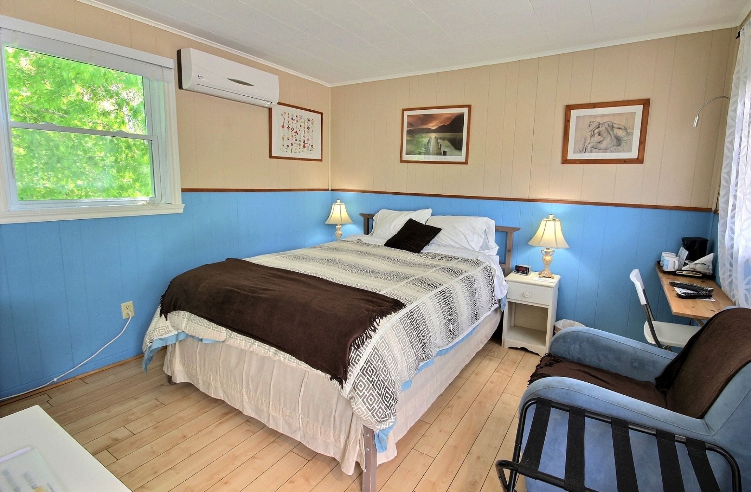 أغطية فراش متميزة وبديكورات فريدة لكل غرفة ومكتب وستائر تعتيم