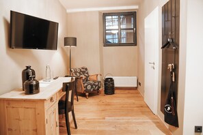 Economy Single Room | In-room safe, individually decorated, blackout drapes, soundproofing