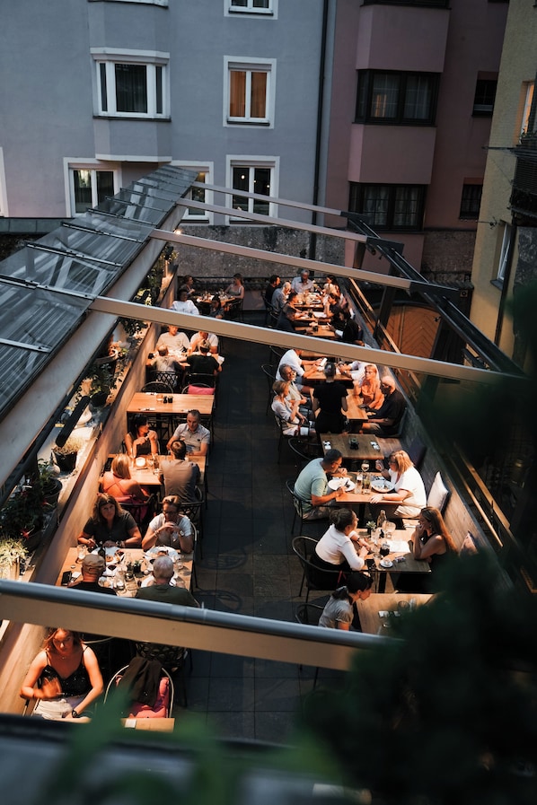 Lunch, dinner served; local cuisine, alfresco dining