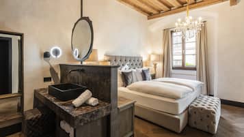 Rössl BOUTIQUE | Zimmersafe, individuell dekoriert, Verdunkelungsvorhänge