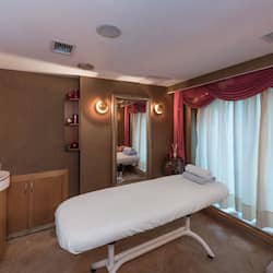 Body treatments, body wraps, body scrubs, facials, 1 treatment room