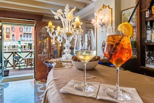 Alfresco dining, open daily