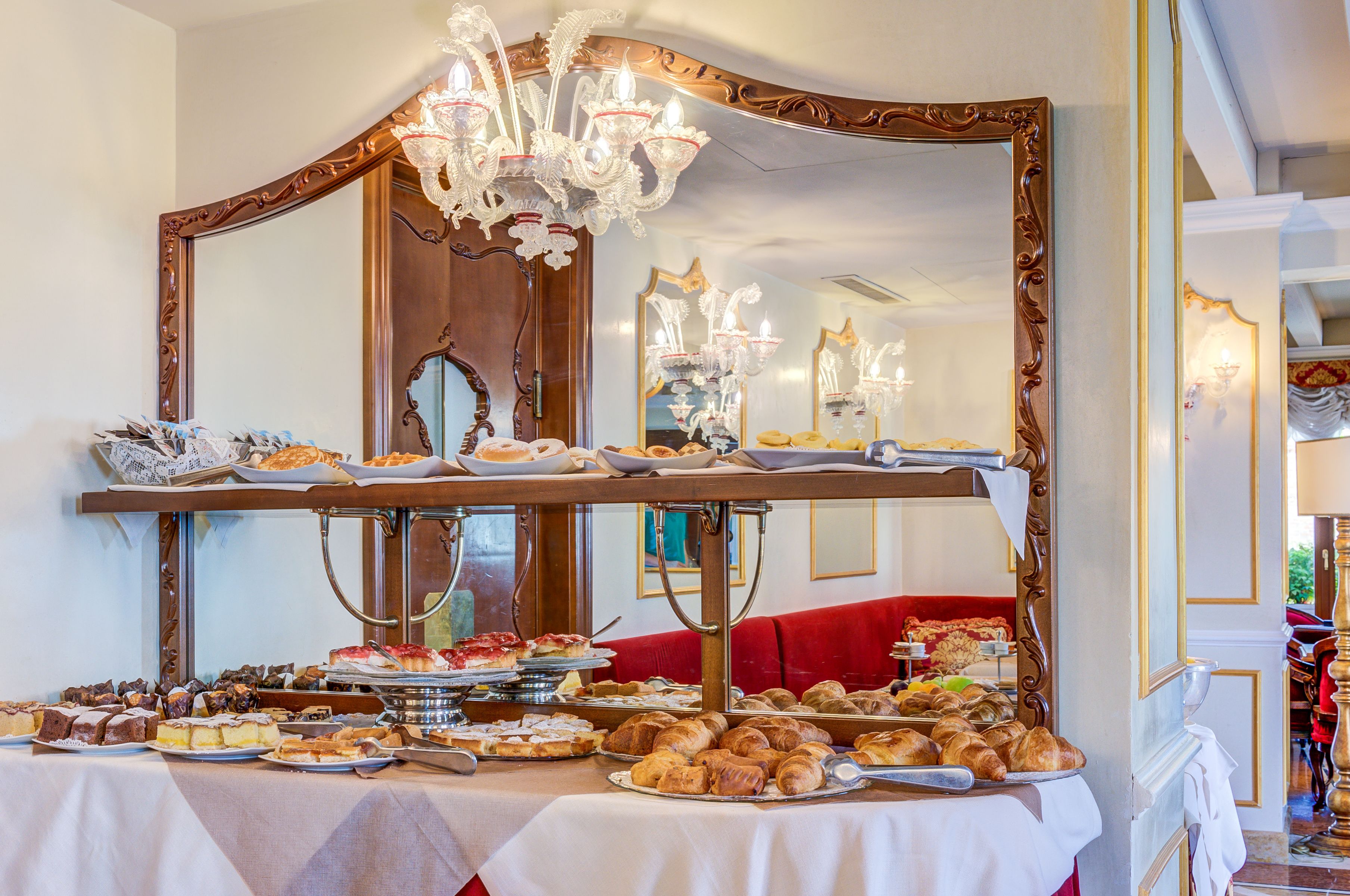 Petit déjeuner buffet (20 EUR par personne)