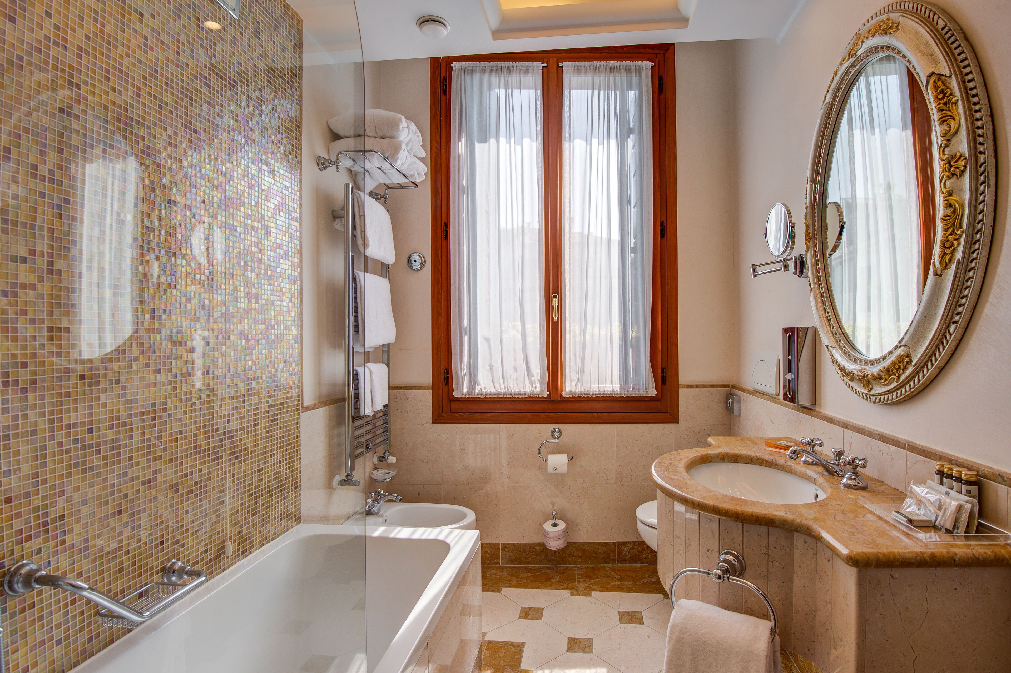 Double Room, Canal View (Prestige) | Bathroom | Rainfall showerhead, free toiletries, hair dryer, bathrobes