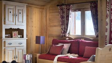 Soundproofing, free WiFi, bed sheets