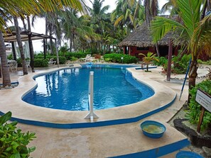 Outdoor pool - Hotel Villa Kiin (Isla Mujeres)