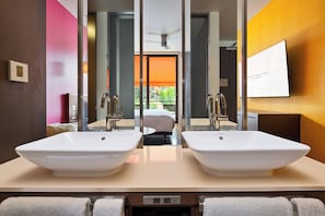 1 bedroom, premium bedding, Select Comfort beds, minibar
