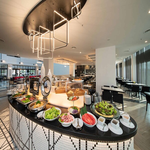 4 restaurantes; se sirven desayunos 