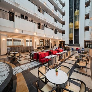 4 restaurants, breakfast served