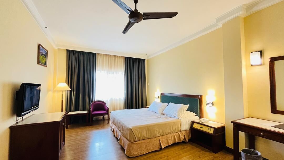 Superior King | Minibar, in-room safe, desk, blackout curtains