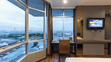 Deluxe Room Airport View | View from room