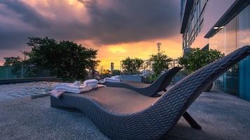 Outdoor pool, pool loungers