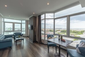 Grand Suite Airport View | Living room | 32-inch LED TV with cable channels, TV - Siam Mandarina Bangkok Suvarnabhumi Airport Hotel (Free Shuttle) (Bang Phli)