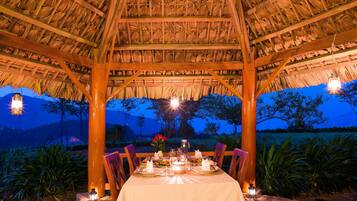 Breakfast, lunch, dinner served; Vietnamese cuisine