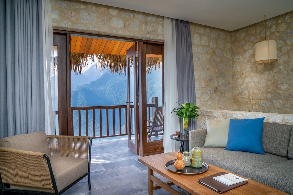 Deluxe Suite | 1 bedroom, premium bedding, in-room safe, desk