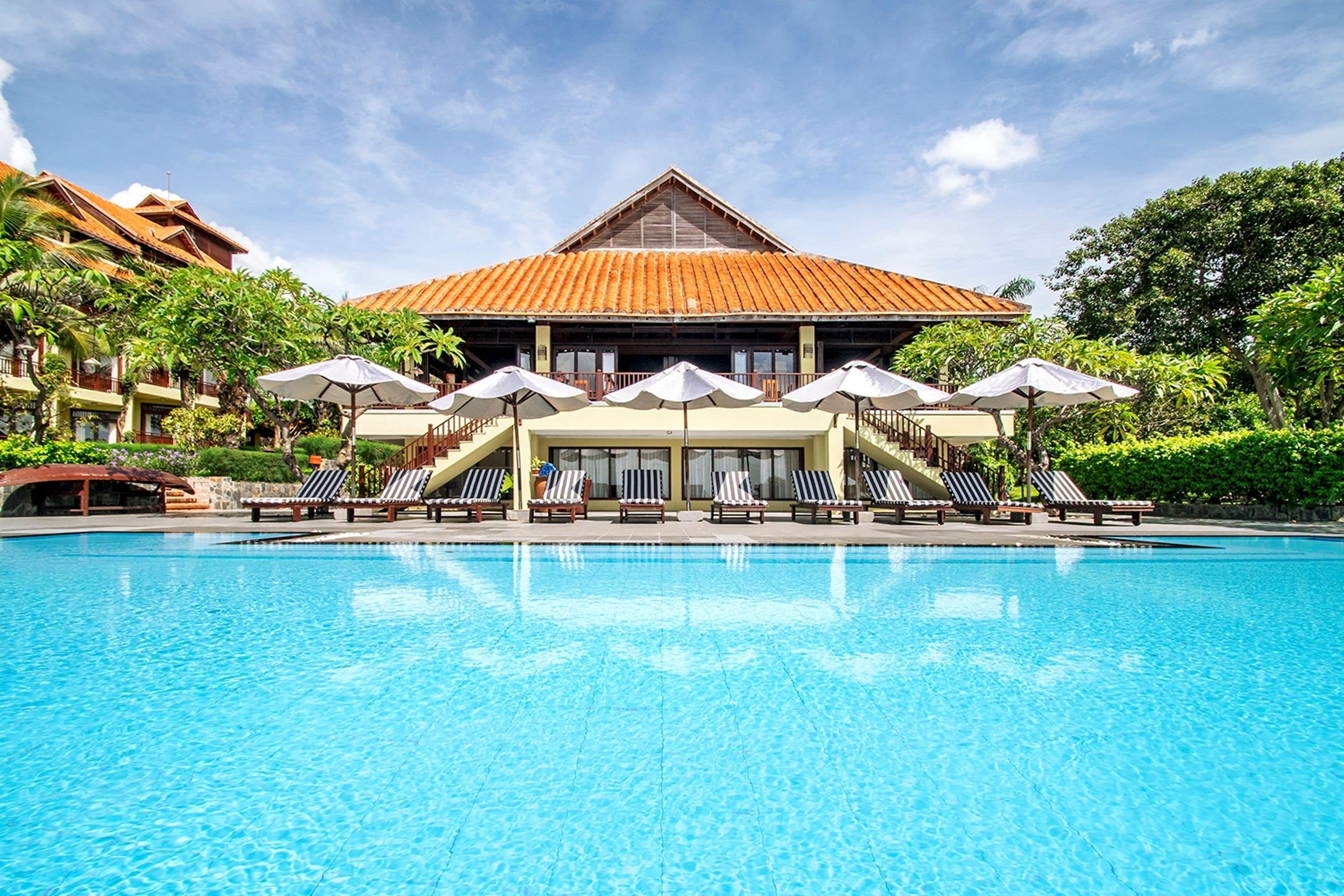 Outdoor pool, pool umbrellas, pool loungers