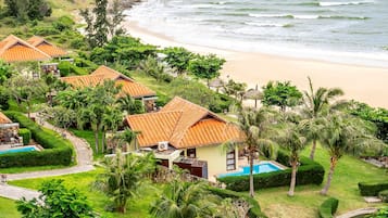 Beachfront Pool Villa | Vistas desde el alojamiento