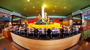 2 restaurants; breakfast, lunch, and dinner served - Mega Hotel Miri (Miri)