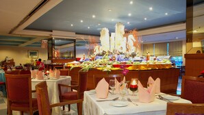 2 Restaurants; Frühstück, Mittagessen und Abendessen werden serviert