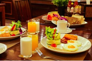 Desayuno buffet diario (THB 300 por persona)