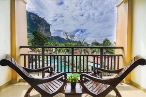 Deluxe kamer, uitzicht op zwembad | Kameruitzicht