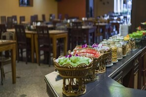 Tägliches Frühstücksbuffet gegen Gebühr