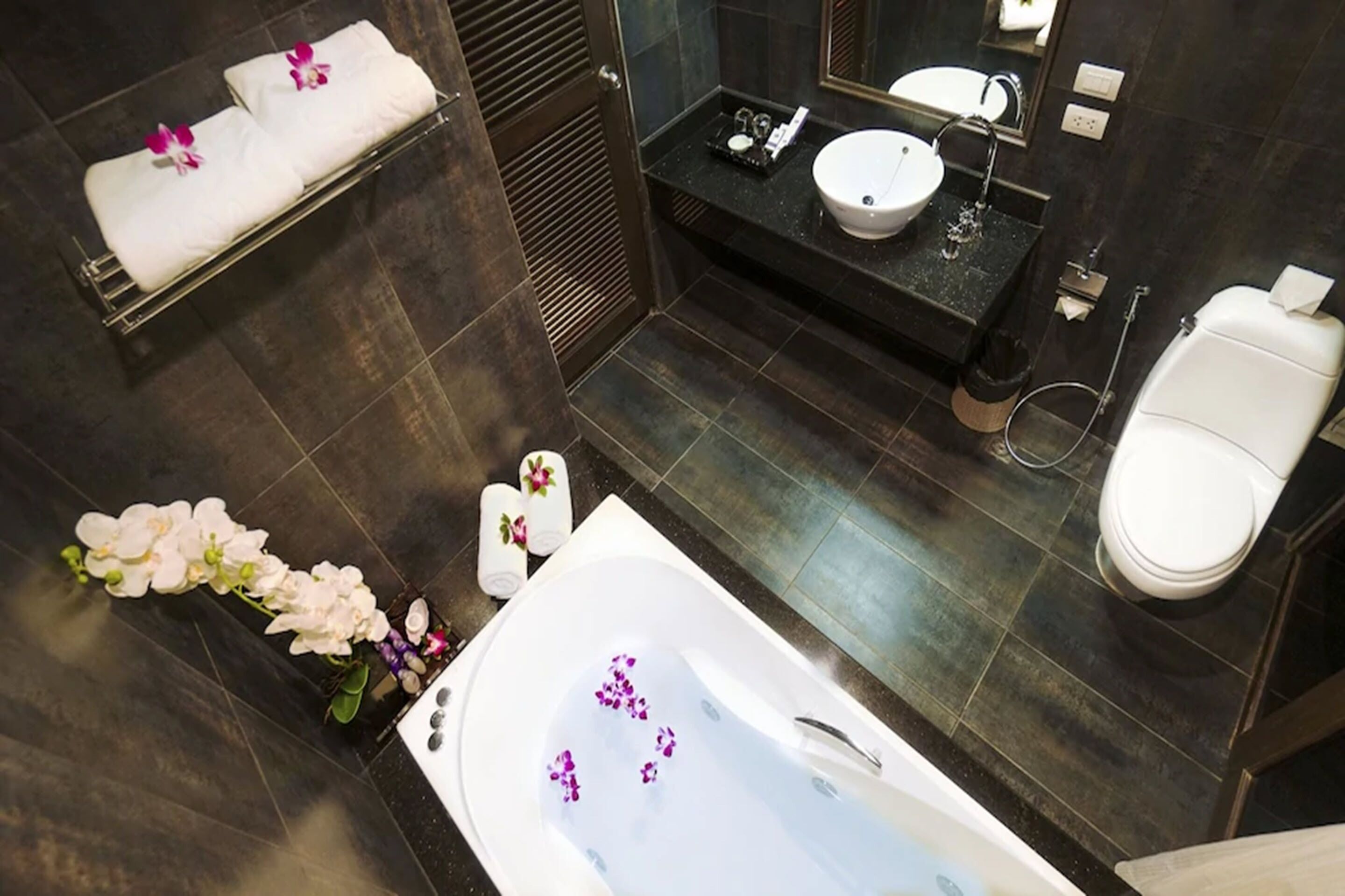 A modern bathroom with a bathtub, a sink, and a toilet.