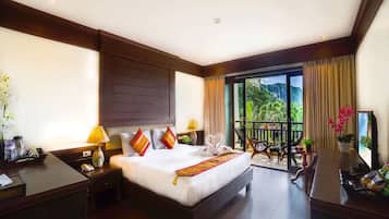 Deluxe Room, Pool View | Premium bedding, minibar, in-room safe, blackout drapes