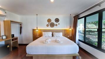 Minibar, in-room safe, individually decorated, individually furnished