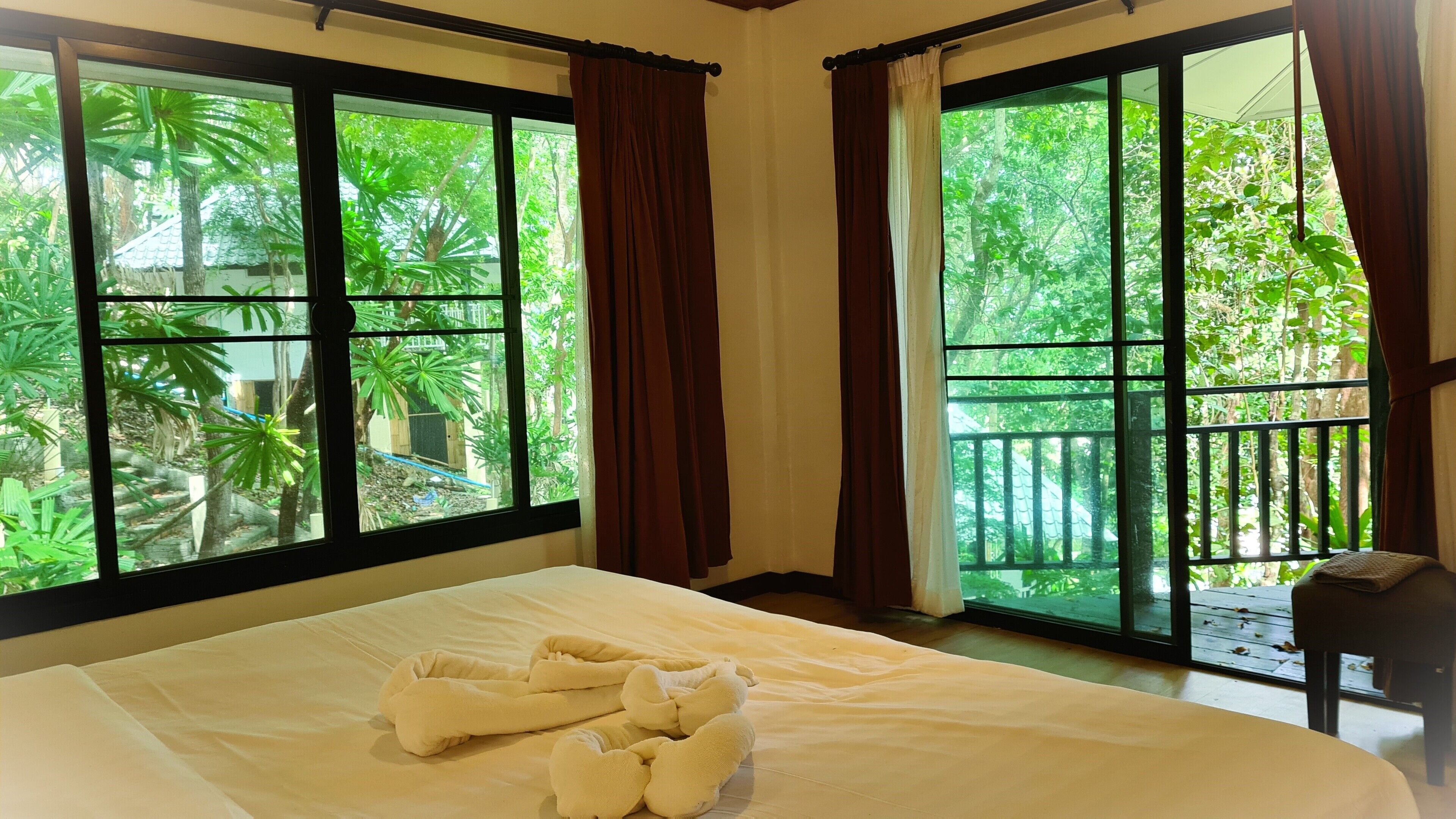 comfort villa, 1 king bed, garden view | 1 bedroom, minibar, in-room safe, individually decorated