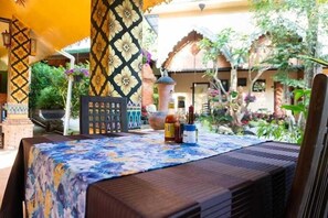 Outdoor dining - Phu Jaya Mini Resort (Mae Rim)