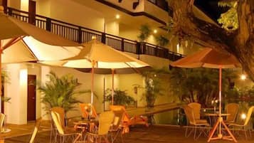 Tempat makan outdoor