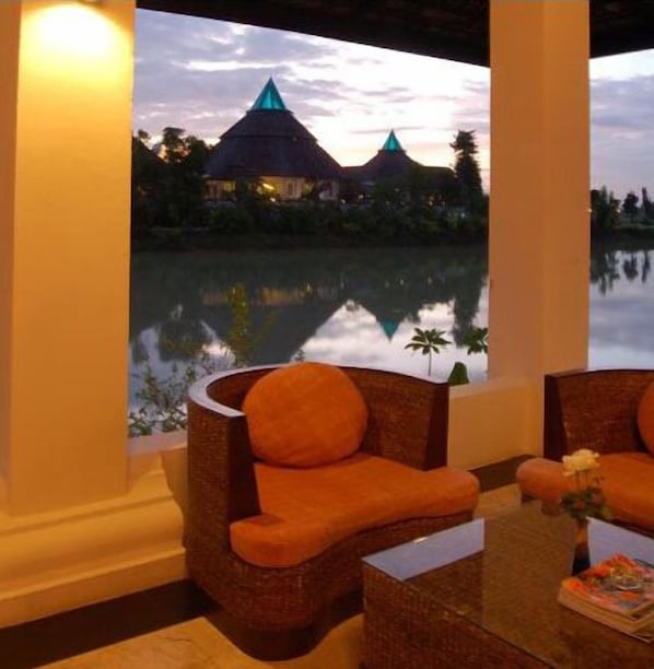 TV - Gassan Lake City Golf Club Resort Lamphun (LAMPHUN)