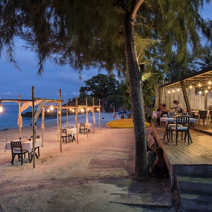 Breakfast, lunch, dinner served; Thai cuisine, beach views