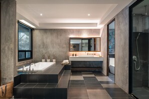 Suite de lujo (I Luxury) | Minibar, caja de seguridad en la habitación y decoración personalizada