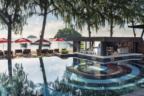 2 piscinas al aire libre, sillones reclinables de piscina