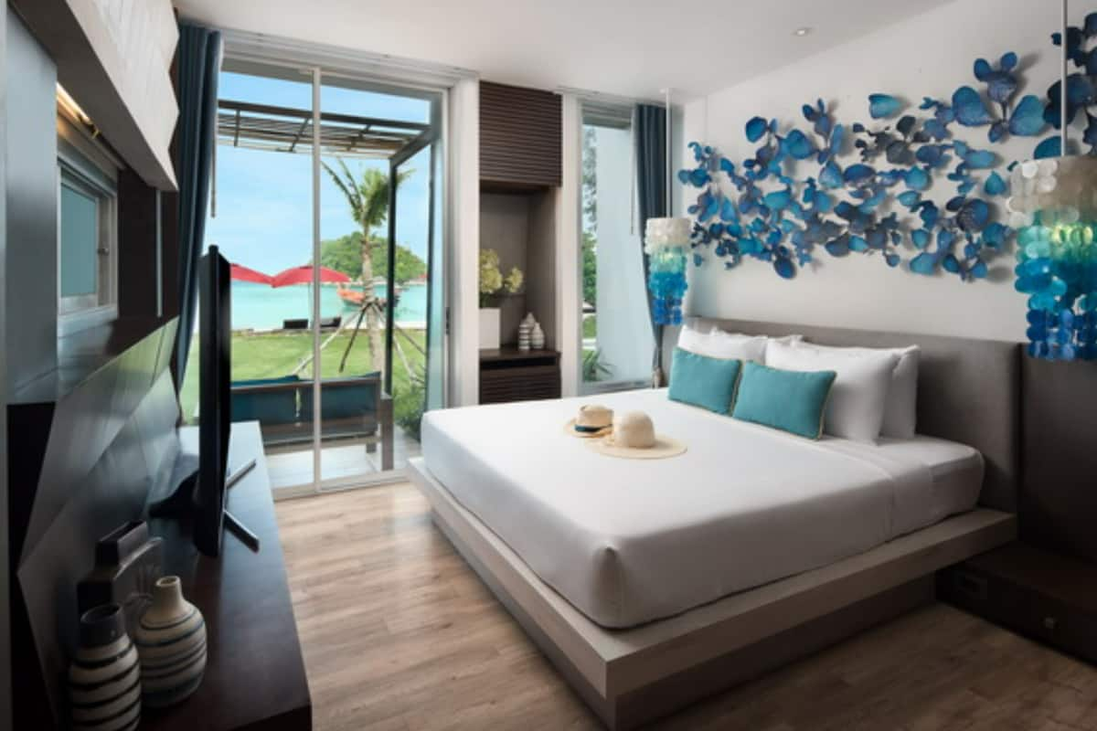 Deluxe Sea View Cabana | Minibar, in-room safe, individually decorated, individually furnished