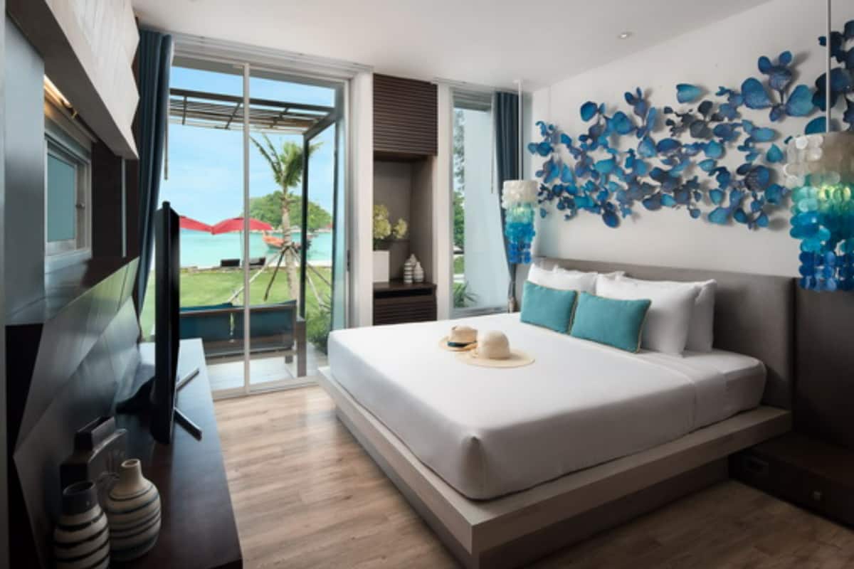 Sunrise Cabana Sea View | 1 bedroom, minibar, in-room safe, individually decorated