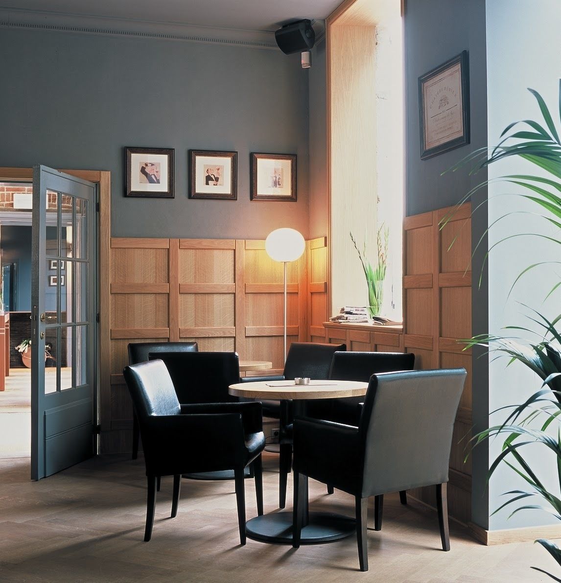 Lunch and dinner served