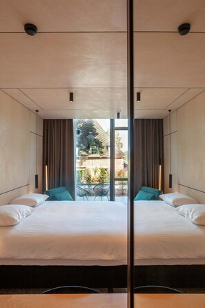 Desk, iron/ironing board, free WiFi, bed sheets - Hotel The Lodge Heverlee (Leuven)