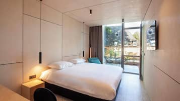 Desk, iron/ironing board, free WiFi, bed sheets