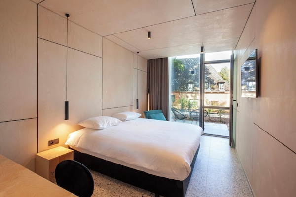 Escrivaninha, ferros/tábuas de passar roupa, Wi-Fi de cortesia