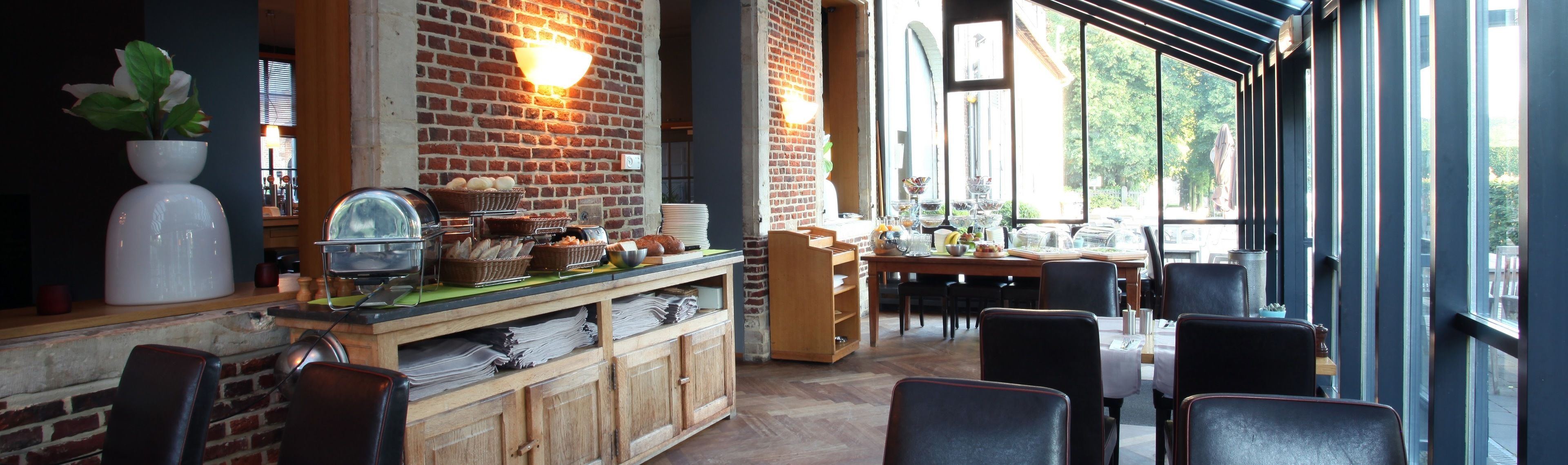 lunch and dinner served