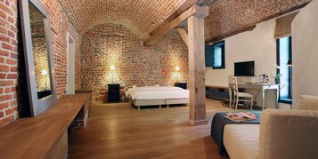 1 habitación, escritorio, tabla de planchar con plancha y wifi gratis 