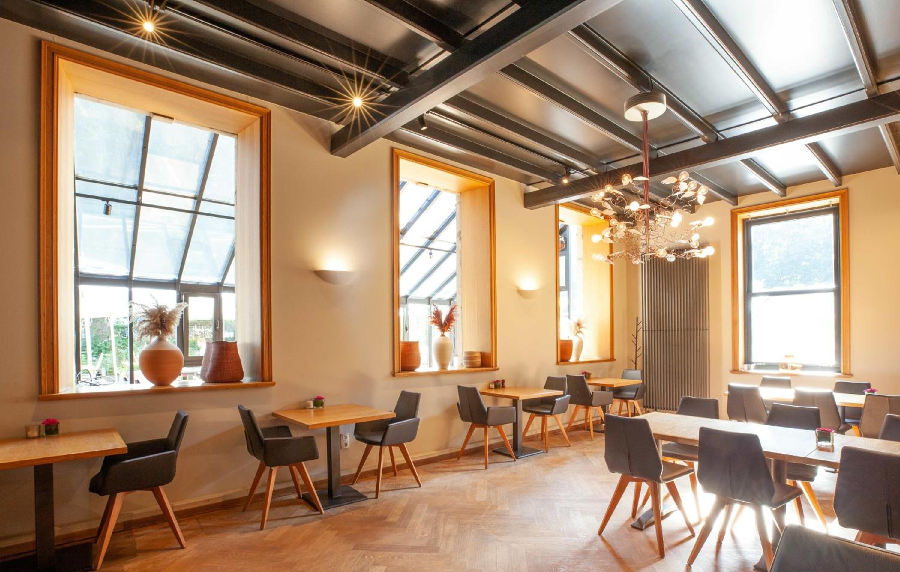 lunch and dinner served