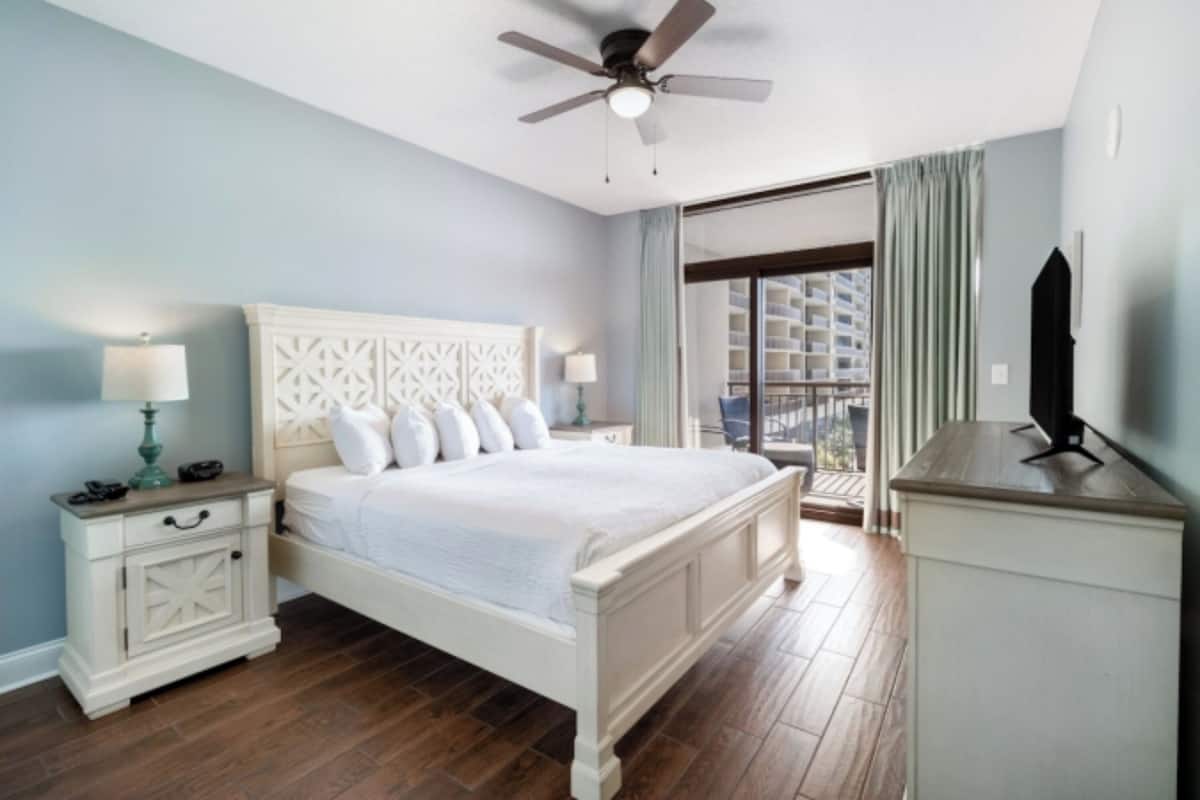 Hampton Oceanfront Two Bedroom Condo King | 1 bedroom, in-room safe, individually decorated, individually furnished