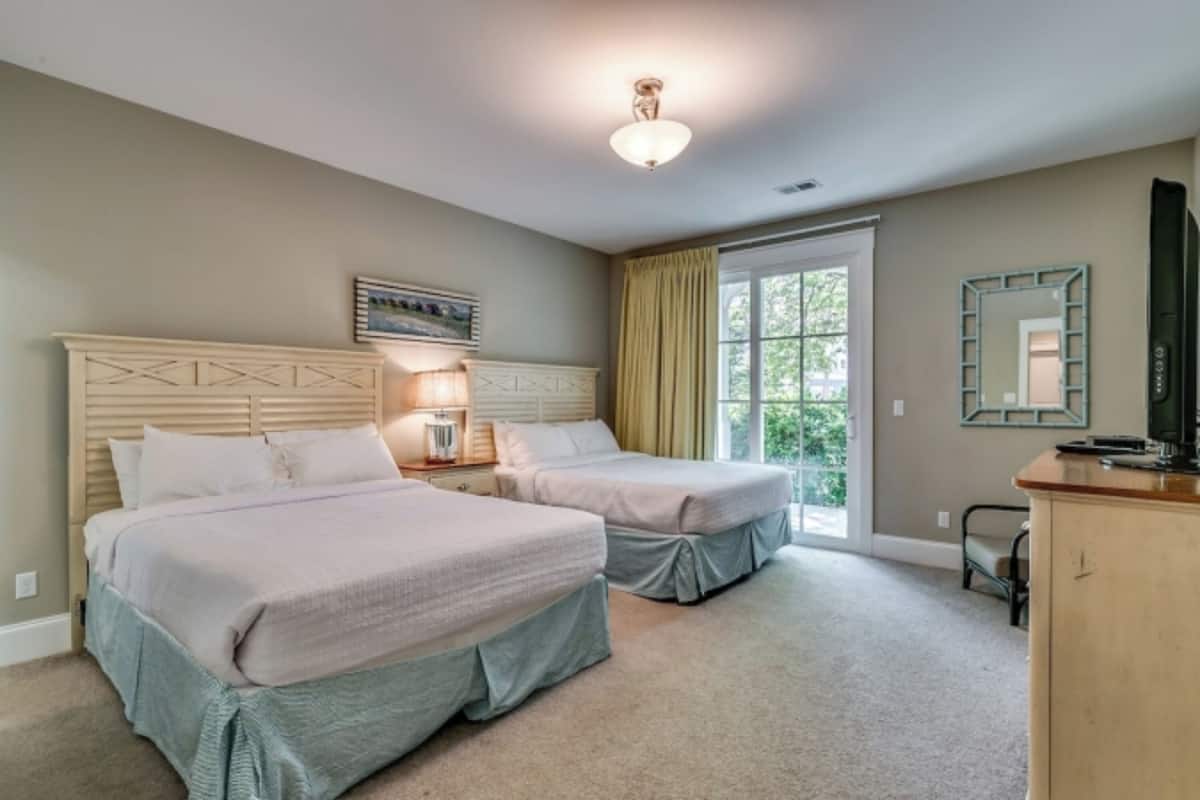 4989 Whitepoint Four Bedroom House | 1 bedroom, in-room safe, individually decorated, individually furnished