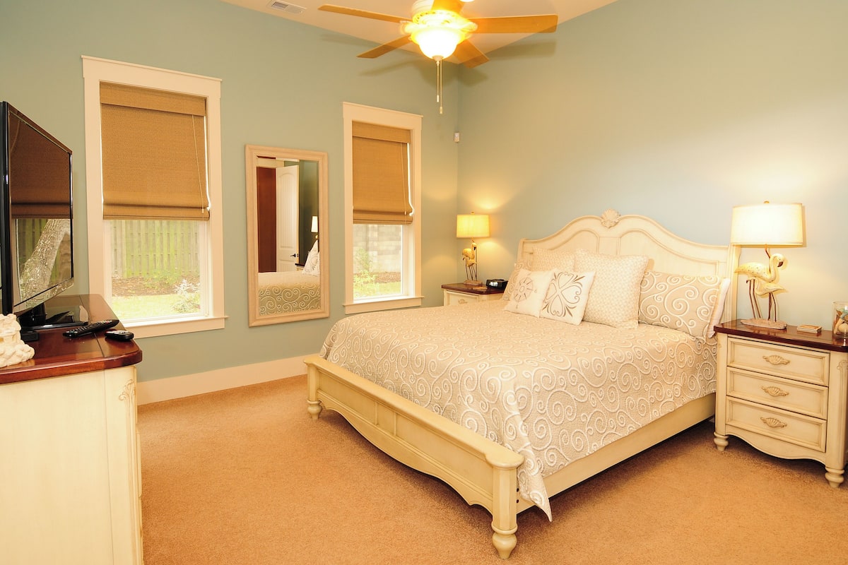438 Banyan Four Bedroom House | 1 bedroom, in-room safe, individually decorated, individually furnished